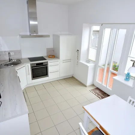 Amoy - Werftstrasse 2 * Heiligenhafen